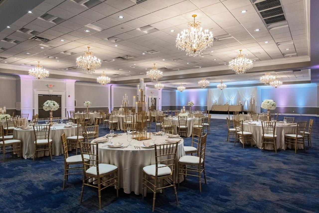 Clarion Hotel & Convention Center Джолит Экстерьер фото