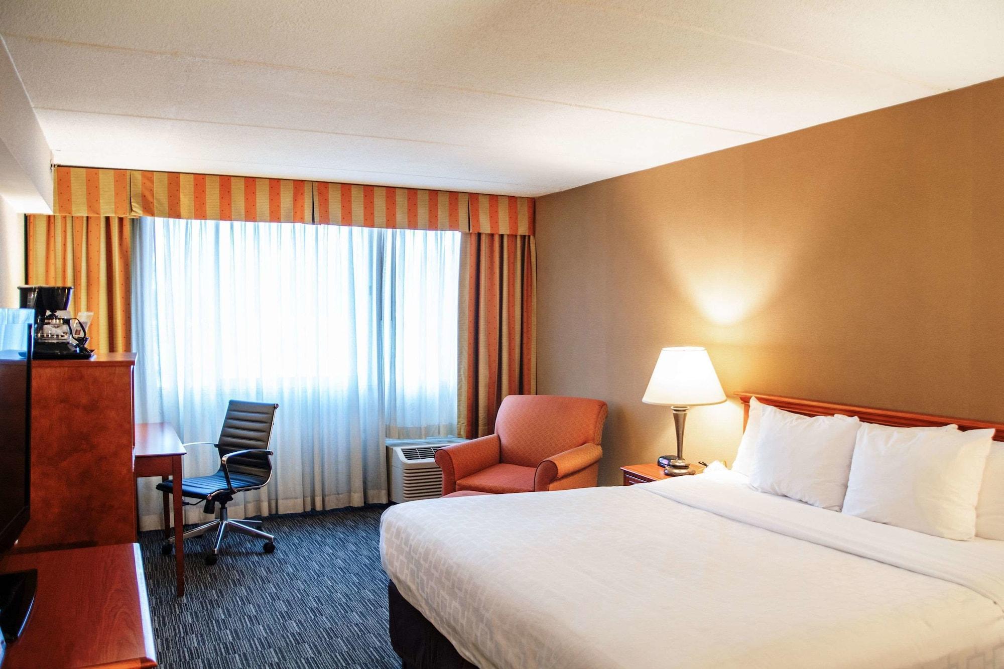Clarion Hotel & Convention Center Джолит Экстерьер фото