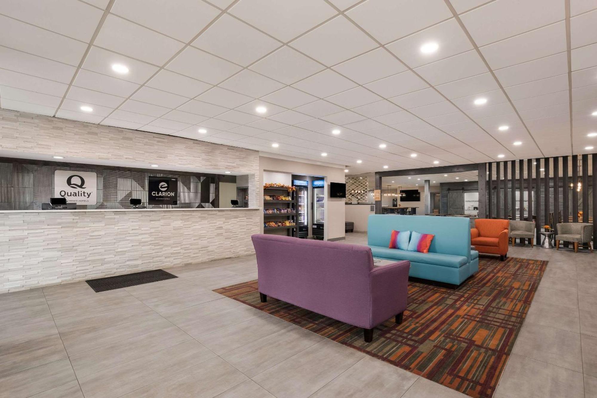 Clarion Hotel & Convention Center Джолит Экстерьер фото