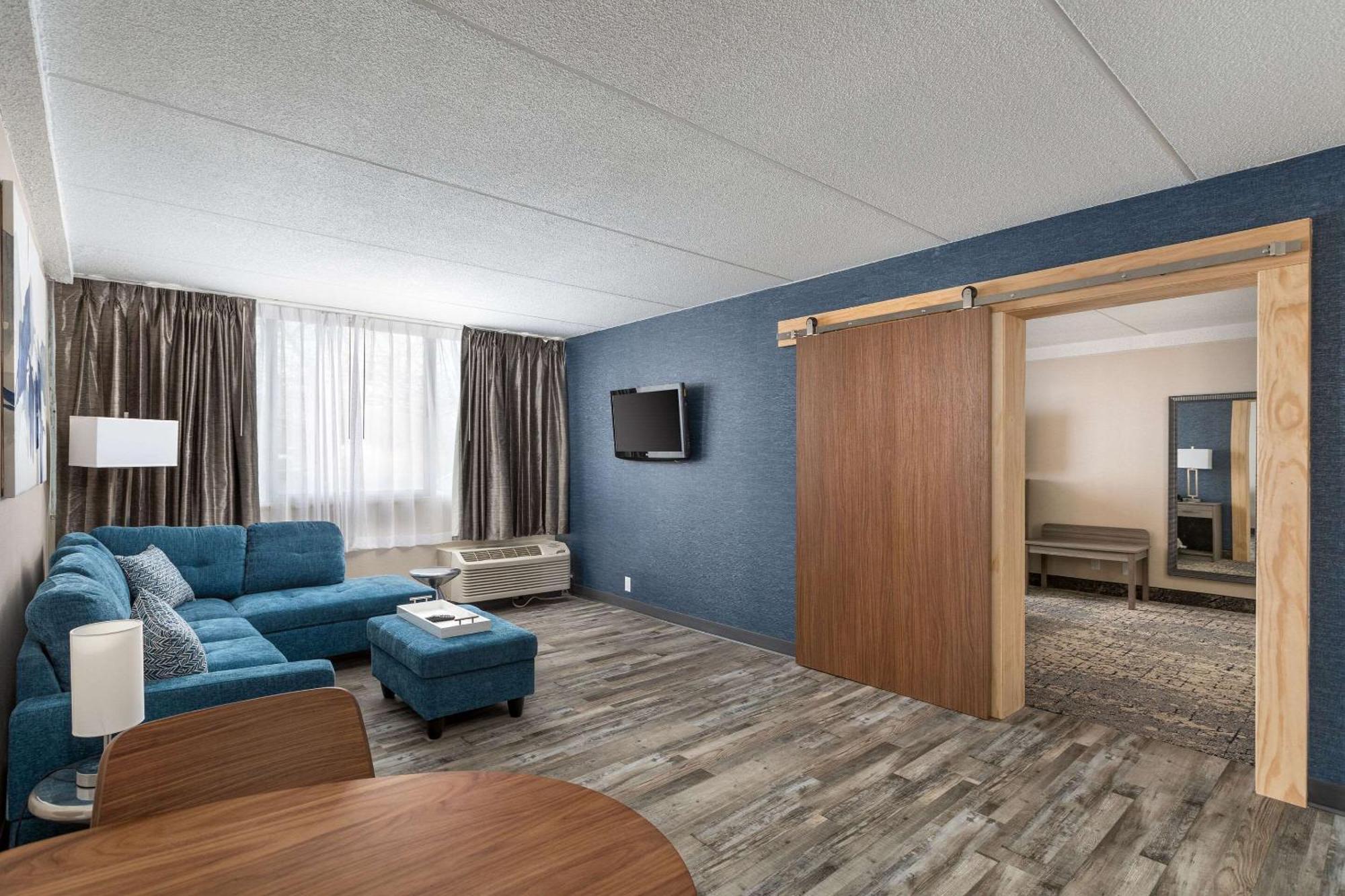 Clarion Hotel & Convention Center Джолит Экстерьер фото