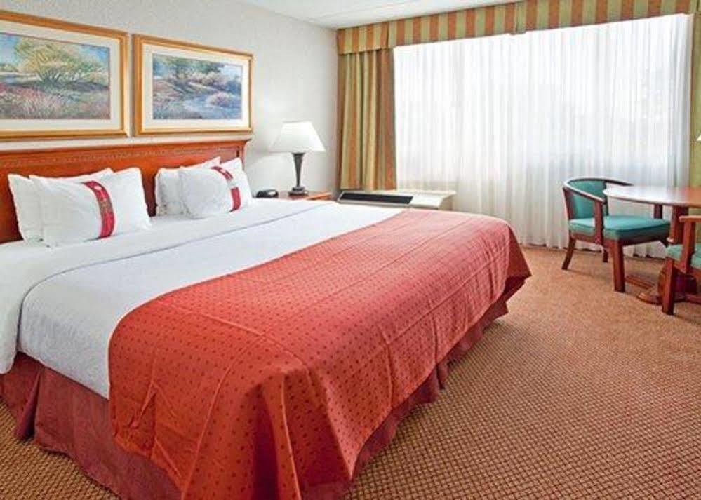 Clarion Hotel & Convention Center Джолит Экстерьер фото
